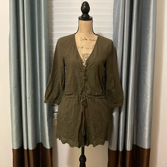 Army green Size Medium shorts romper with lace cutout detail - Picture 1 of 4
